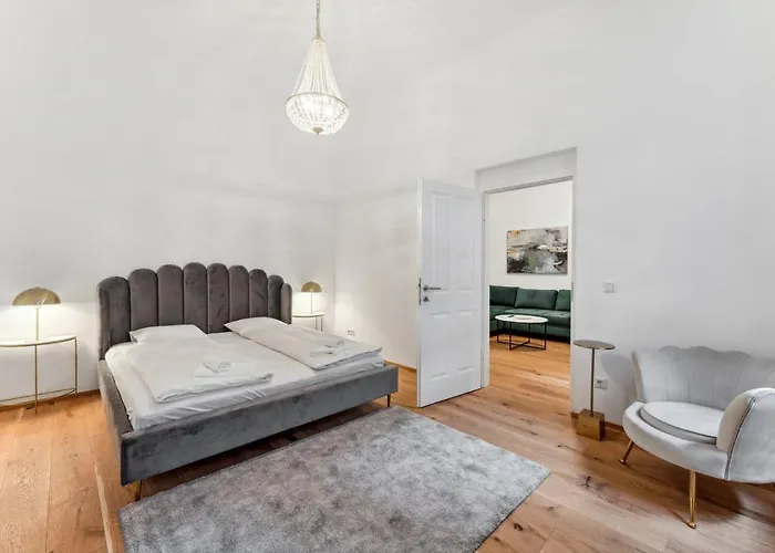Center Designer Modern