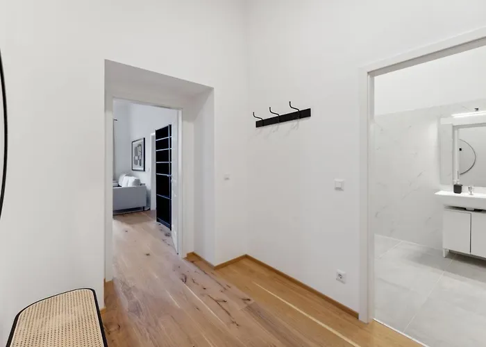 Center Designer Modern