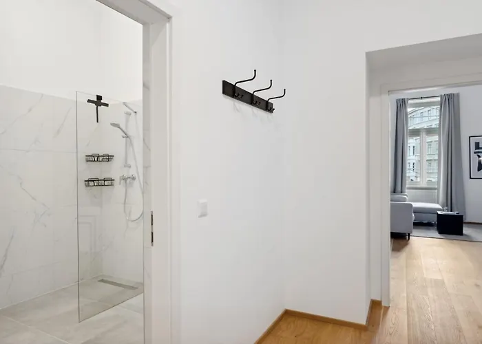 Center Designer Modern * וינה